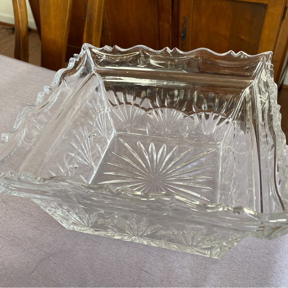 Shannon Crystal “Freedom” Pattern Square Bowl (read description).